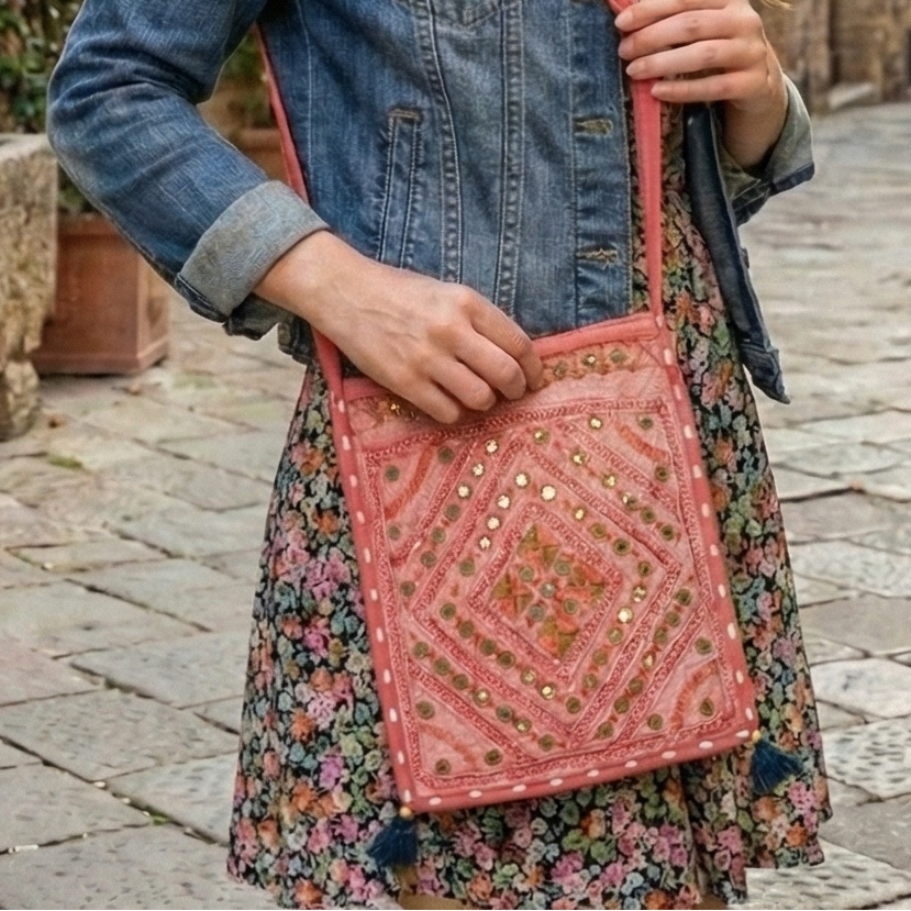 Ružová dámska taška s mini zrkadielkami - detail